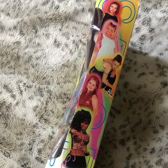 SPICE GIRLS on tour EMMA doll - Picture 6 of 9